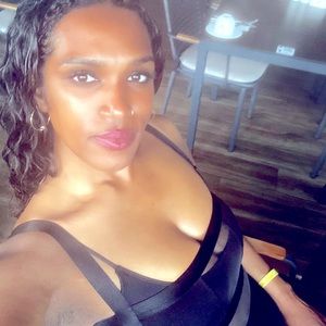 Meet your Posher, Aisha